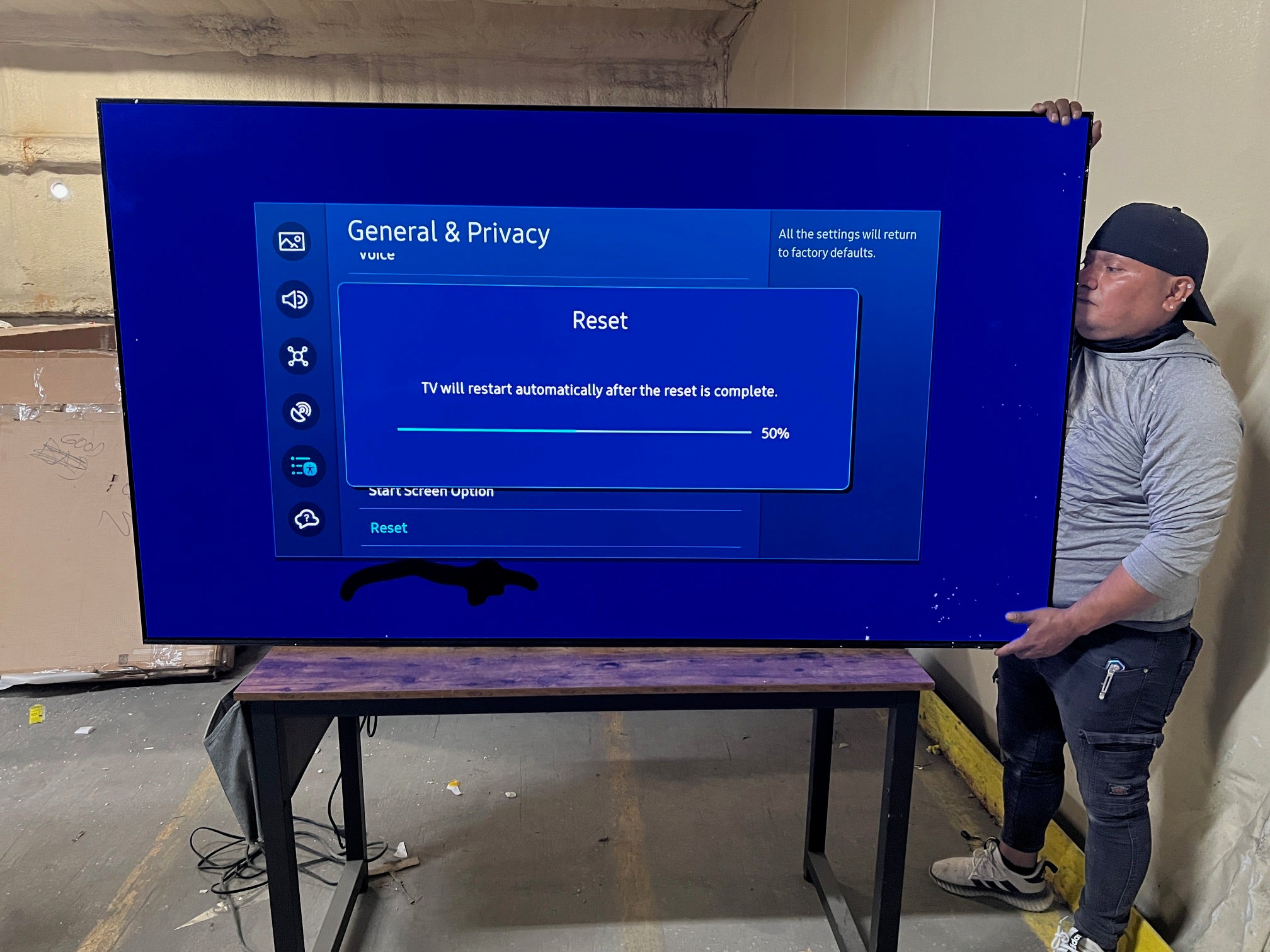 SAMSUNG 77" Class S90C OLED 4K Smart TV 2023 *SCREEN HAS BLACK SPOT*